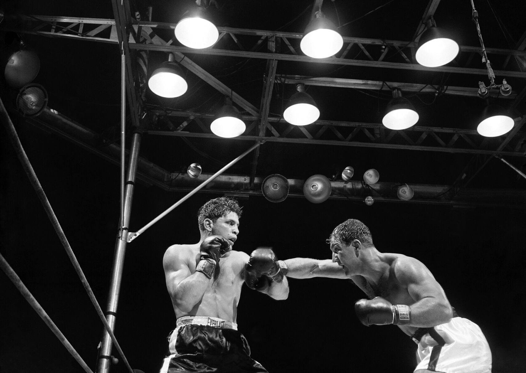 1953: Rocky Marciano knocks out Rolando La Starza